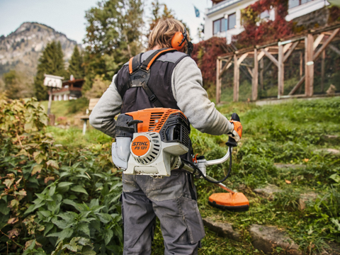 FS 131 Benzine Bosmaaier Met Maaikop & Maaimes - Set Compleet