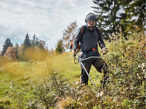 FS 131 Benzine Bosmaaier Met Maaikop & Maaimes - Set Compleet